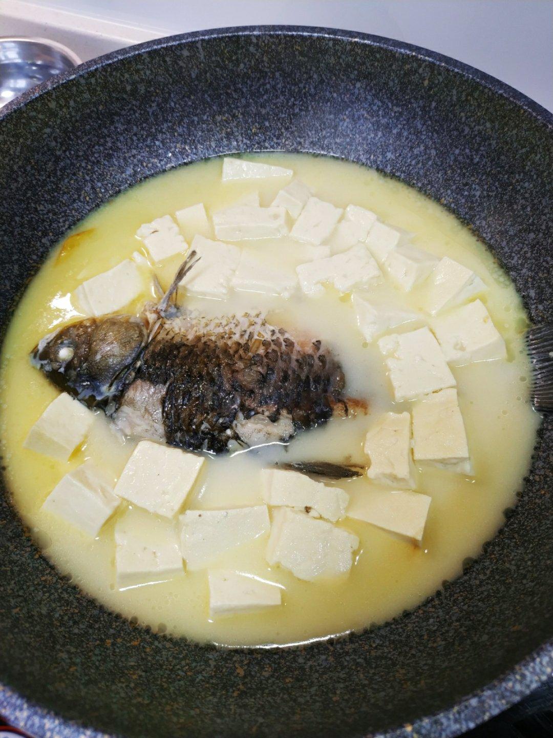 鲫鱼豆腐汤