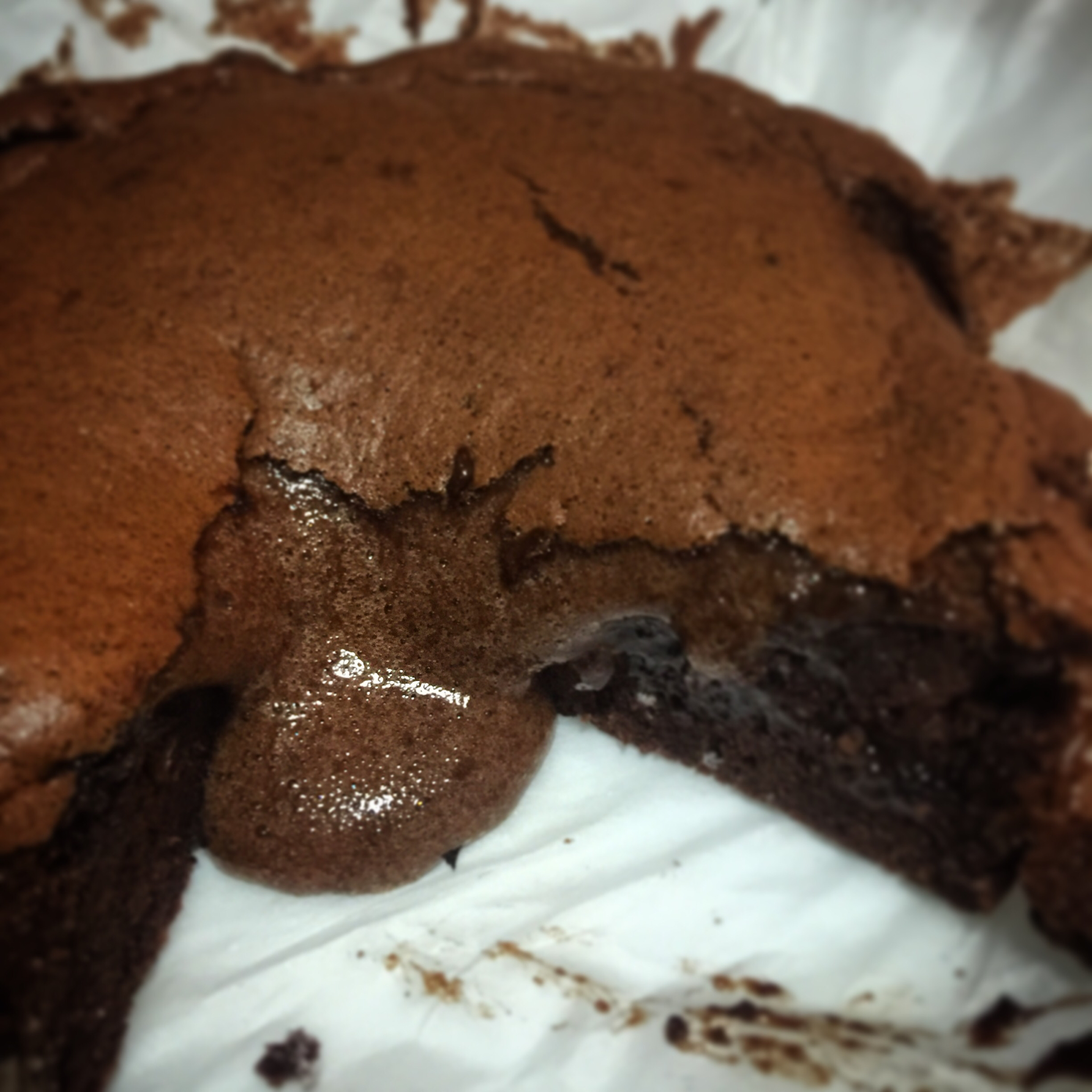 爆浆的巧克力凹蛋糕