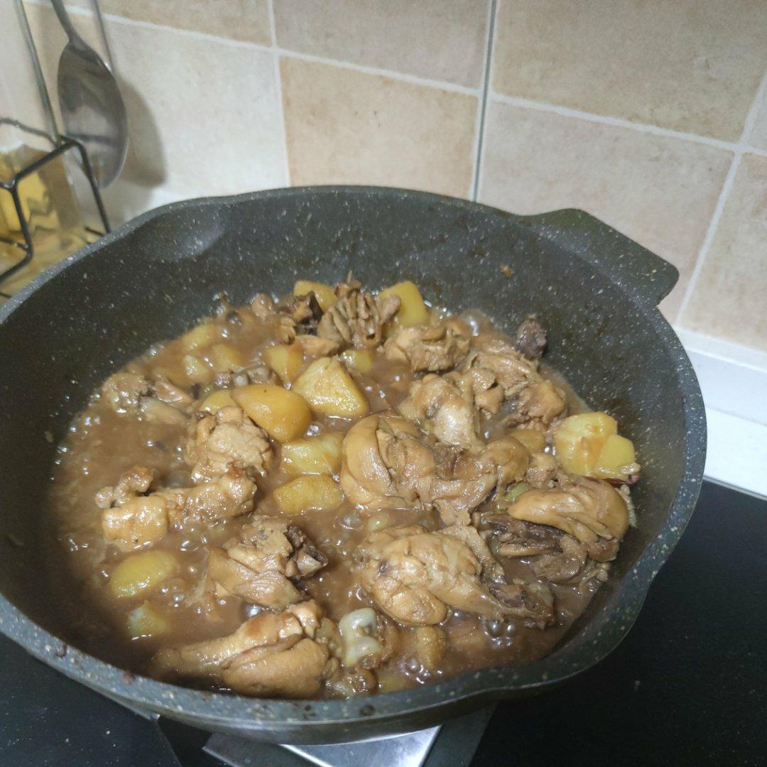 鸡腿炖土豆 上桌秒空盘 汤都喝干了！