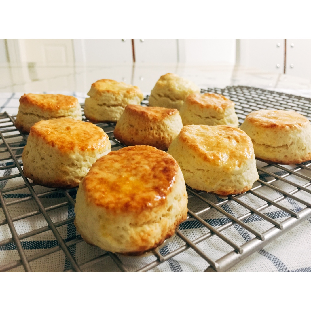 【视频】3分钟 奶油司康Scone(可能是世界上最快手的司康) 消耗淡奶油～