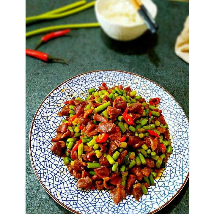 音乐之声0625做的蒜薹小炒鸡杂