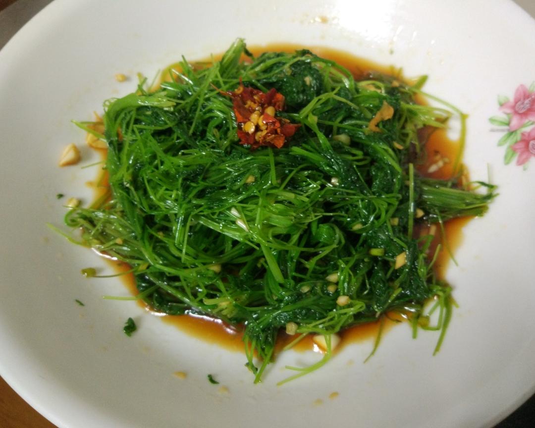 凉拌胡萝卜叶的做法