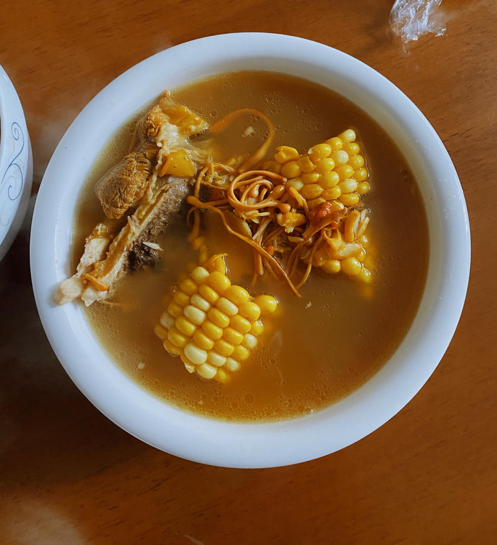 兔兔小姐姐1做的虫草花干贝玉米汤