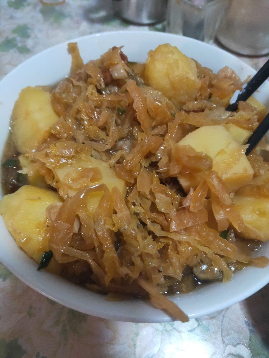 酸菜五花肉炖土豆