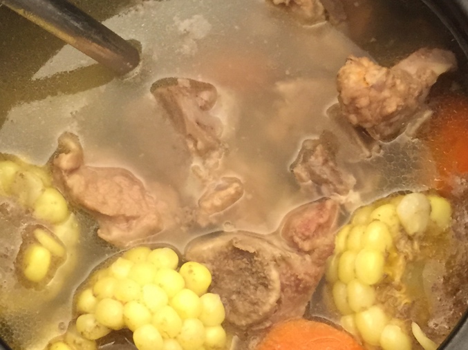 玉米猪骨汤的做法