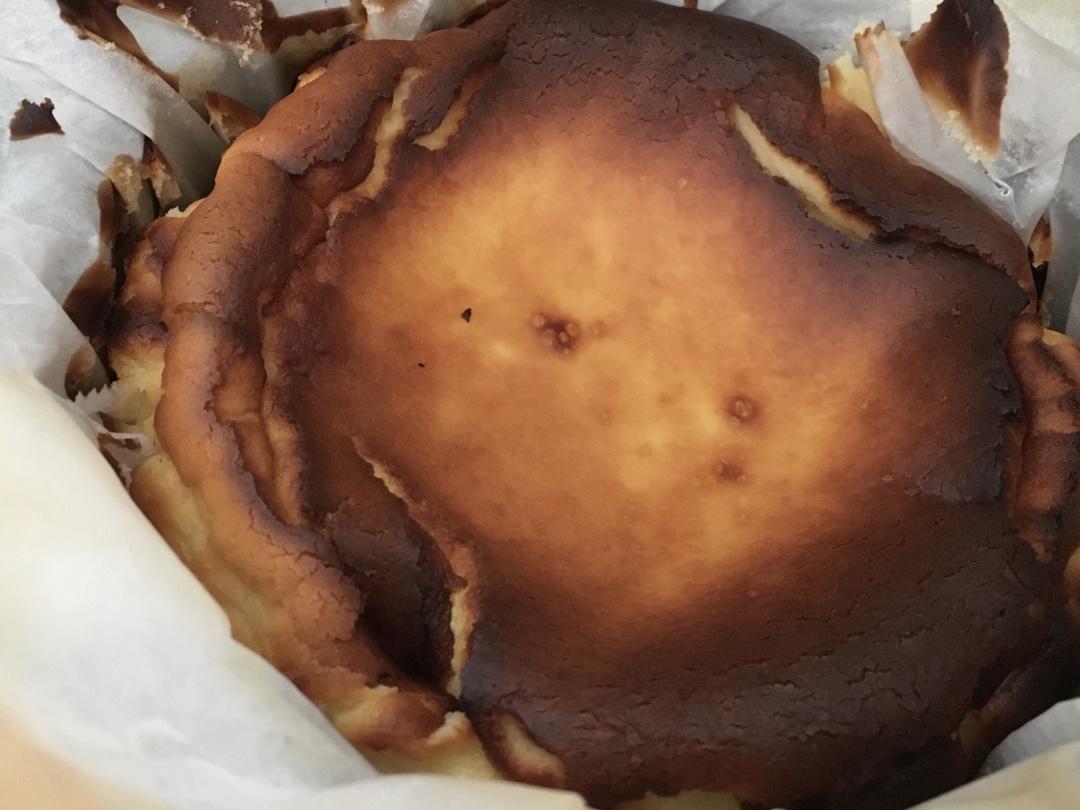 “烧伤”的奶酪蛋糕Burnt cheese cake