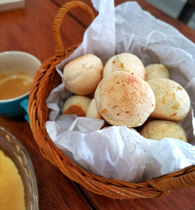 巴西芝士面包球（Pão de Queijo)，无麸质过分简单的面包。的做法