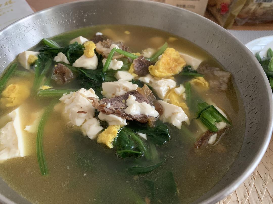 菠菜豆腐牛肉鸡蛋汤