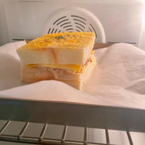 吞拿鱼蟹肉棒三明治的做法 步骤4