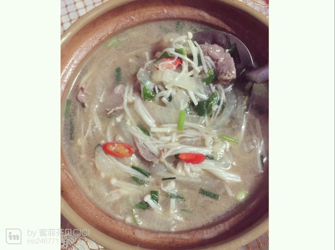 金针菇牛肉煲的做法