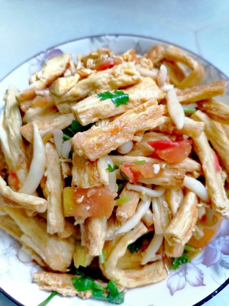 鸡蛋腐竹蘑菇锅