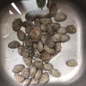 减肥餐：无油蛤蜊冬瓜汤的做法 步骤1