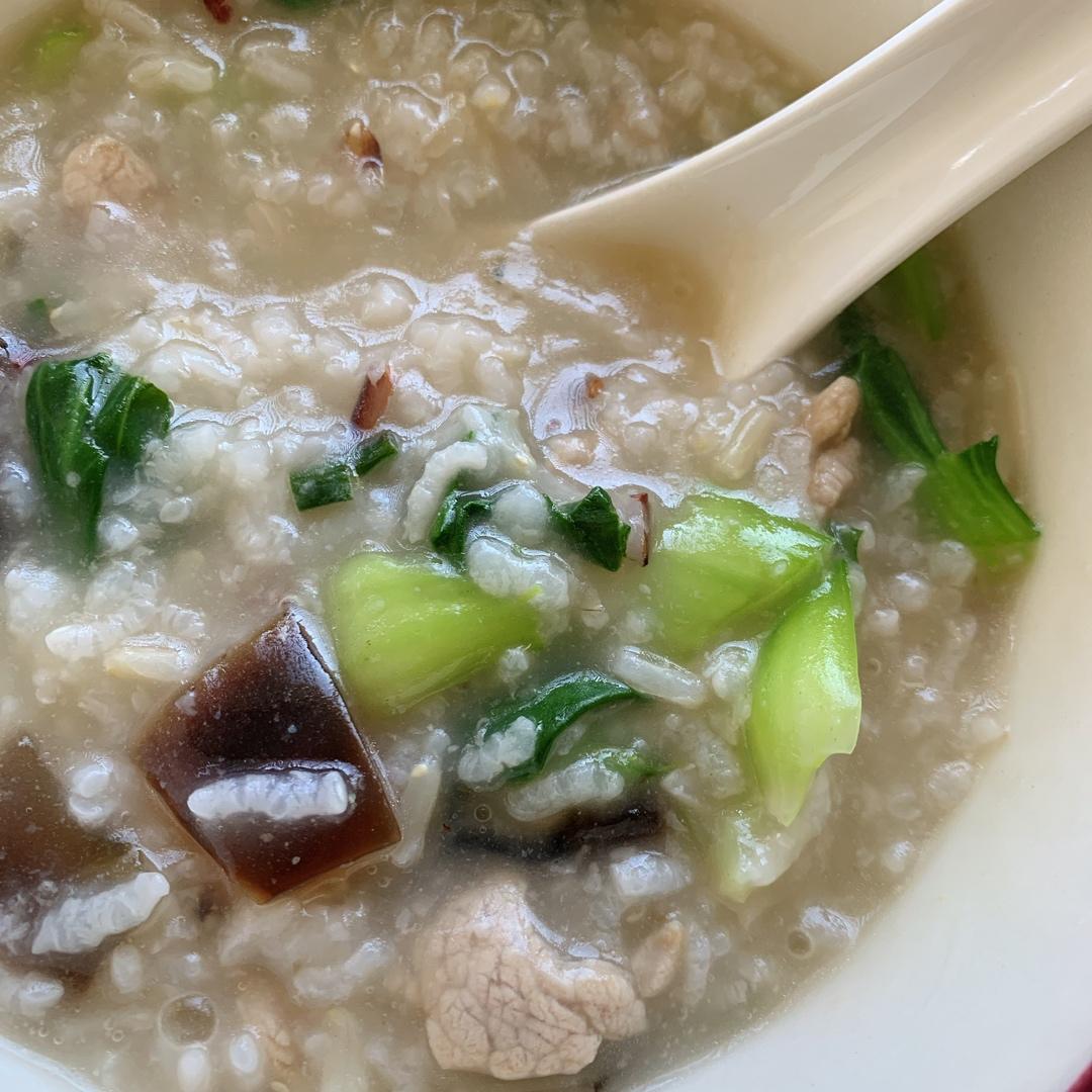 妈妈👩教我做的皮蛋瘦肉粥🥣简单快捷美味😋