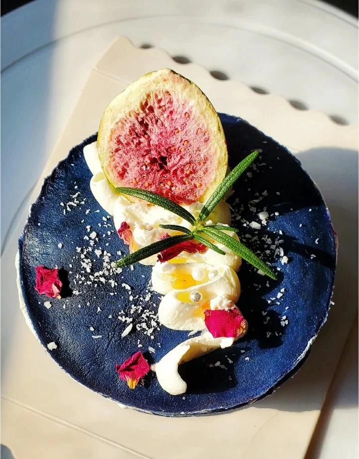 海蓝之谜——蝶豆花海盐千层蛋糕