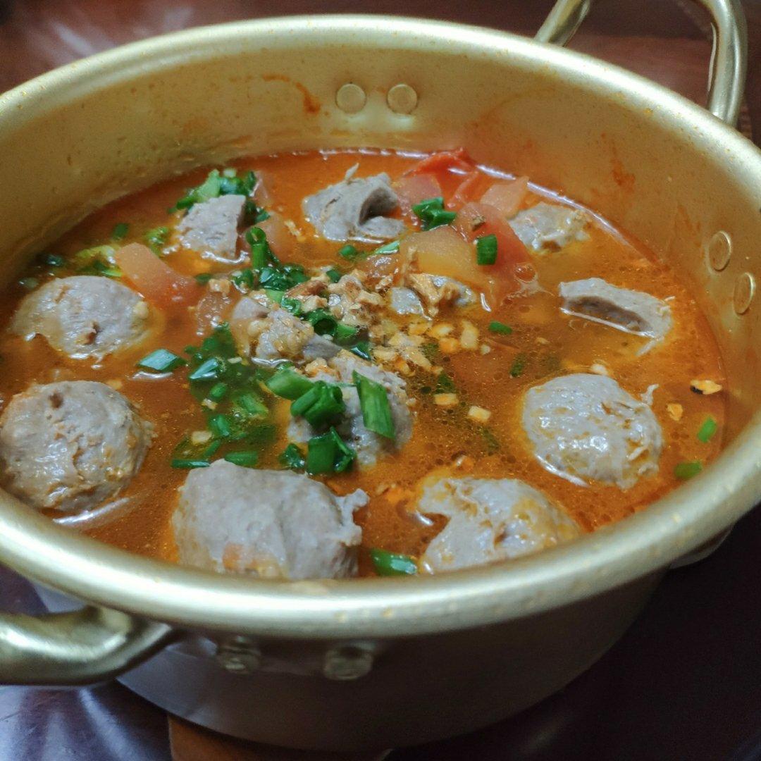 只要会烧水，前后10分钟就能做好的快手菜：牛肉丸萝卜汤