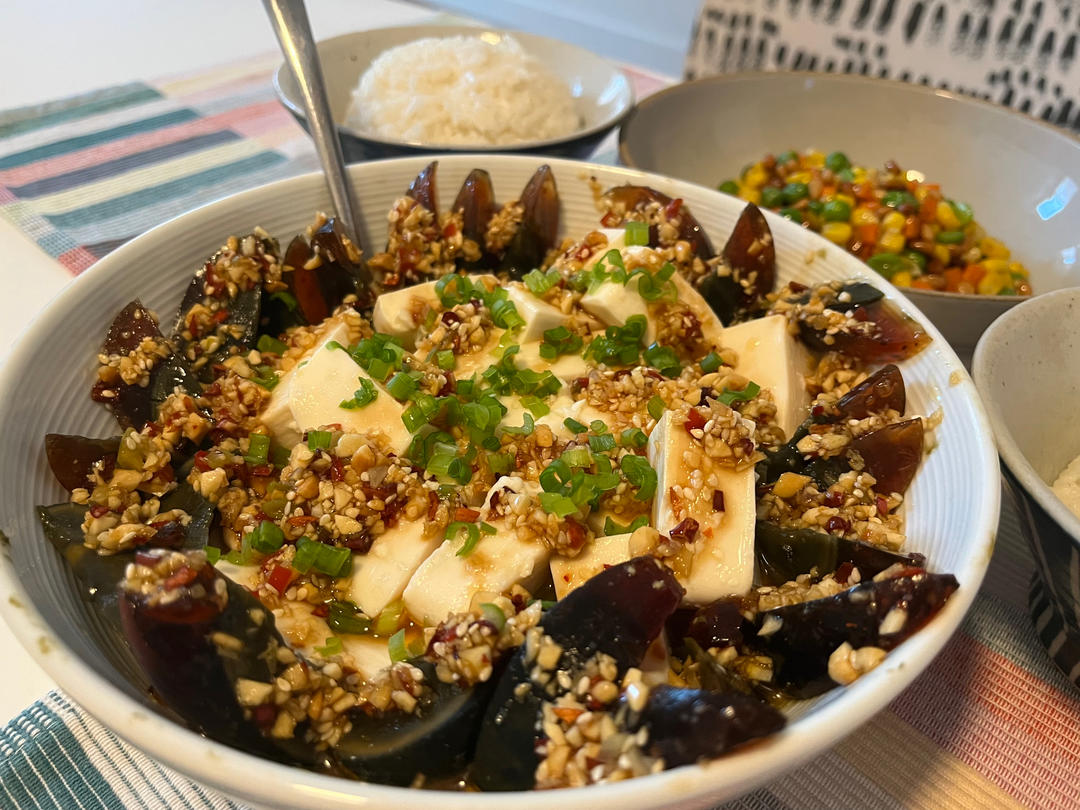 皮蛋拌豆腐