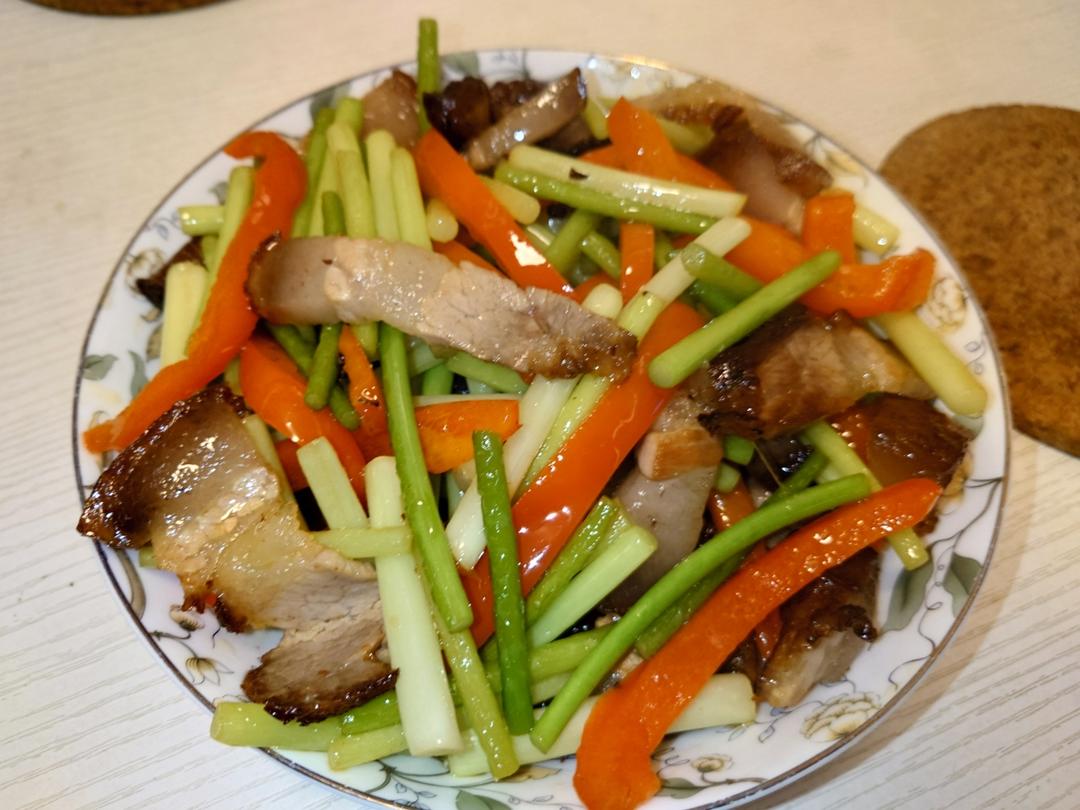 汉源坛子肉炒蒜苔