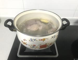莲子酸菜猪肚汤的做法 步骤4