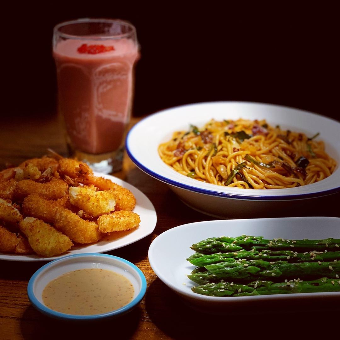 早餐2019年4月29日#新周愉快 又吃这款葱油拌面 厨房又卡了,传菜好慢