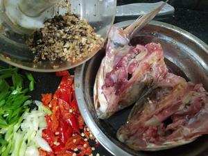 豆豉蒜蓉剁椒鱼头的做法 步骤3