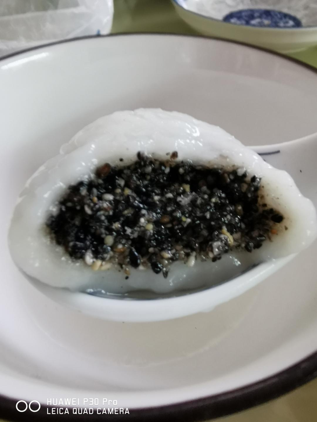 花生黑芝麻馅元宵