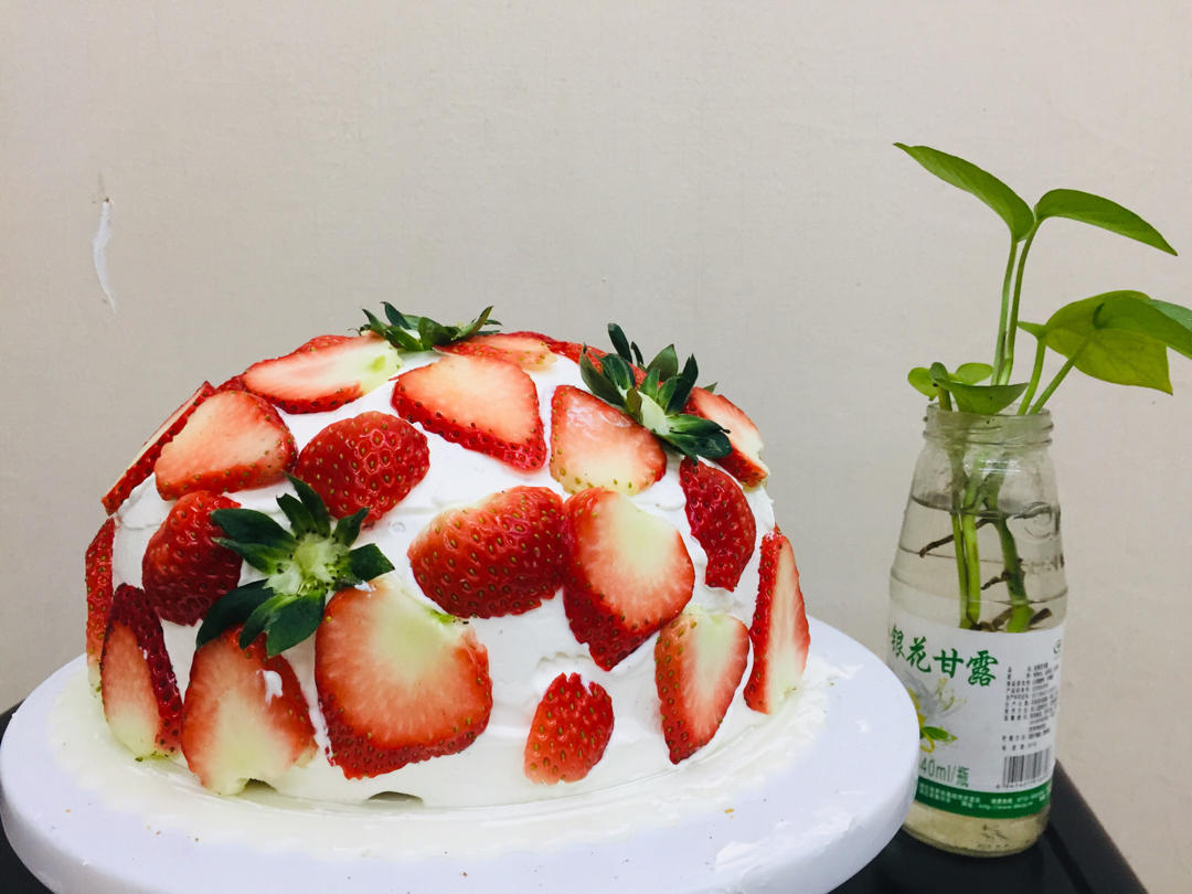 草莓巨蛋蛋糕
