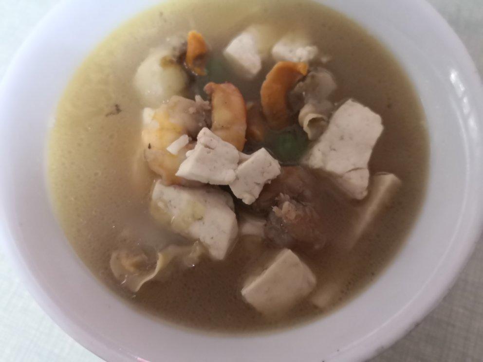 冬笋蛤蜊豆腐汤。