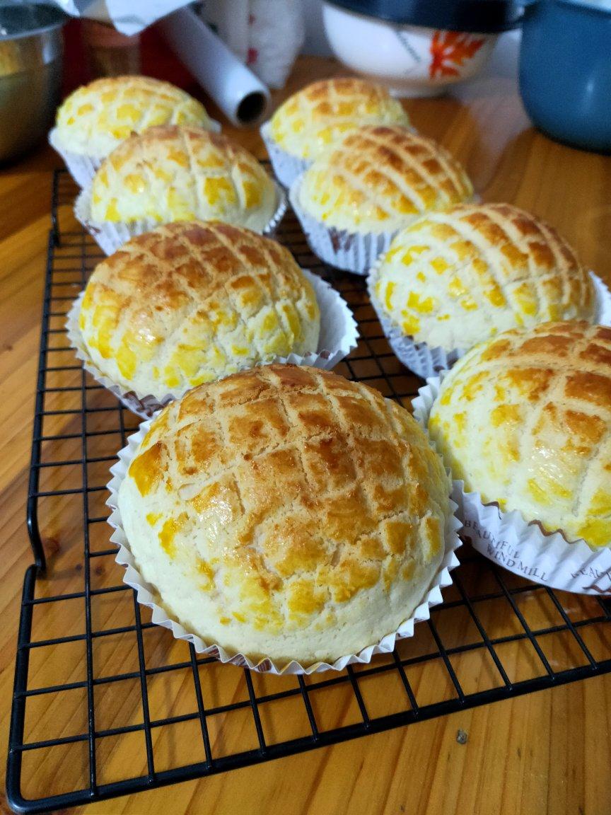 好吃到炸裂的港式菠萝包（附带制作酥皮的小视频）