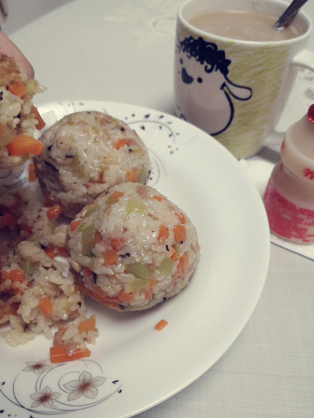 小盆友超爱的肉松饭团子