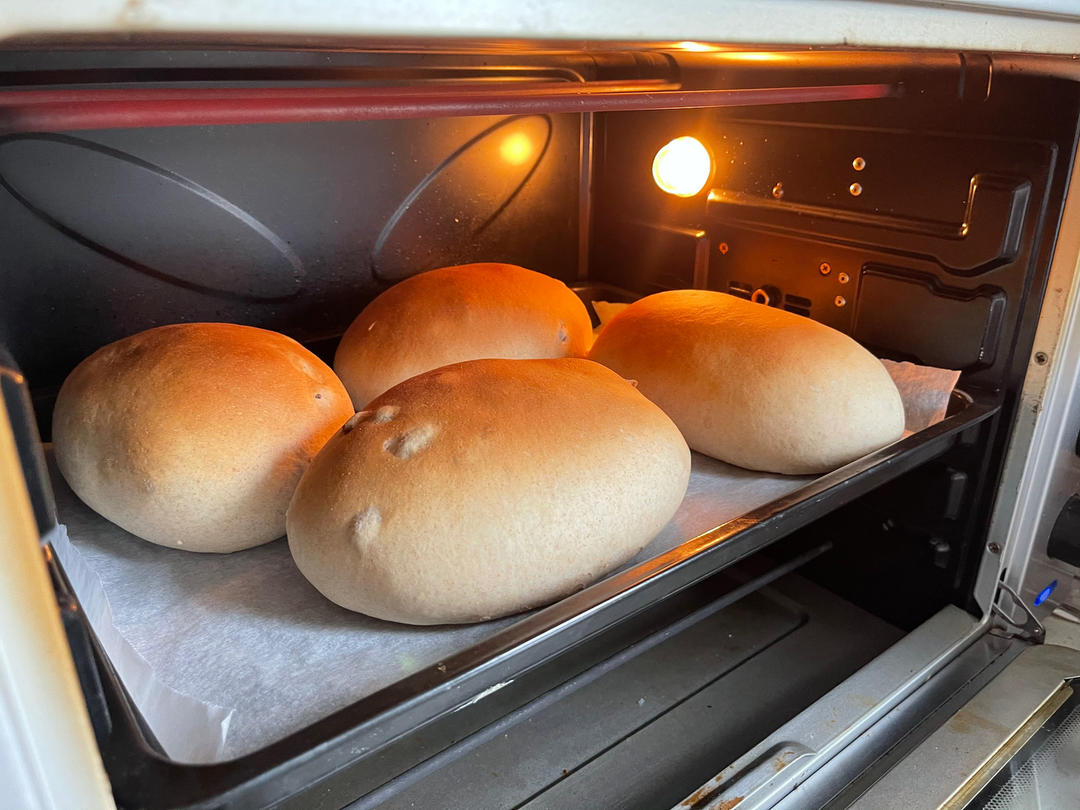 全麦蔓越莓核桃软欧包