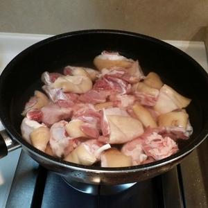 猪脚鸡蛋姜醋煲的做法 步骤3