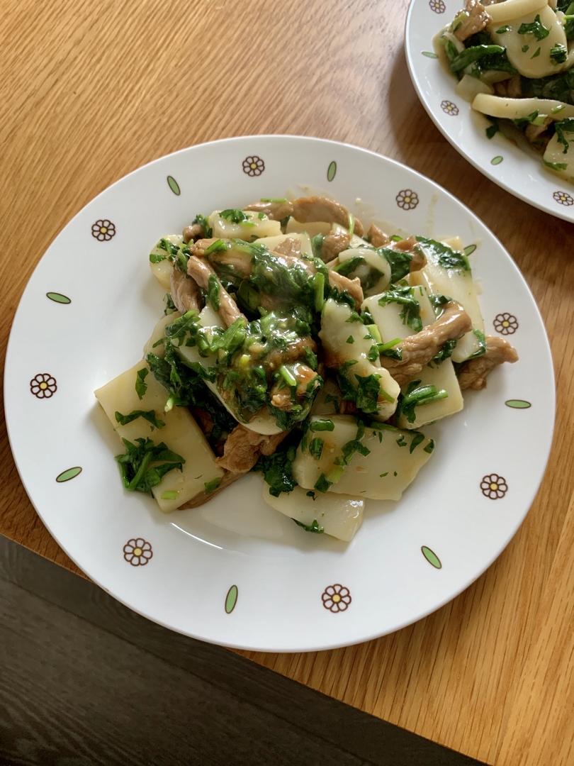 荠菜肉丝炒年糕