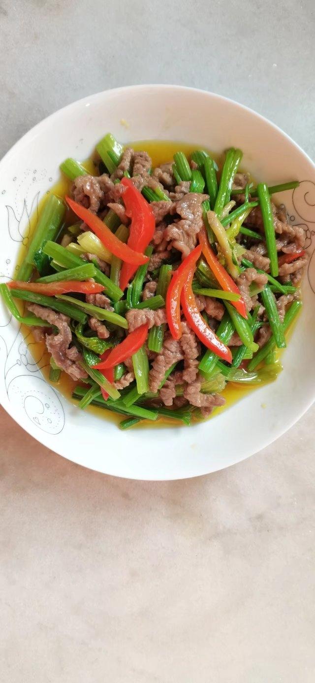芹菜炒牛肉丝的做法
