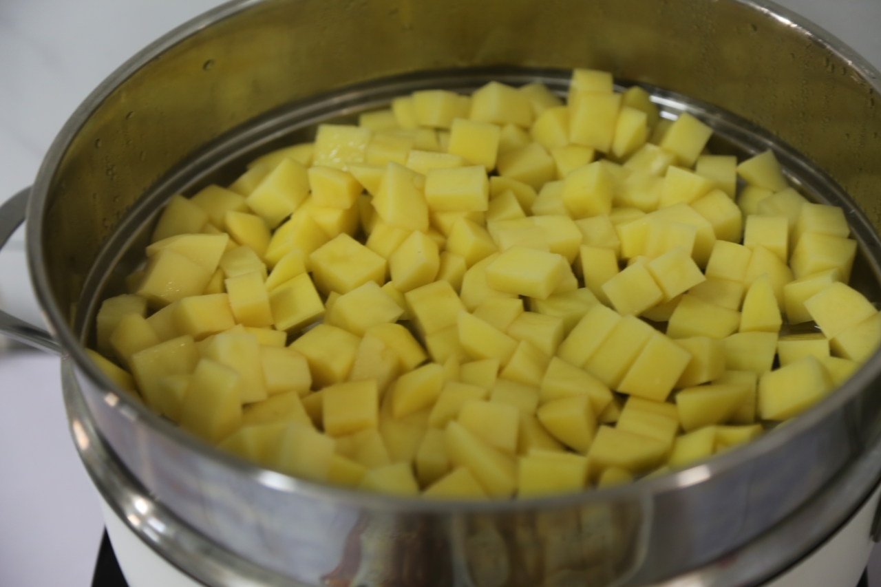 简单易做的纯净素食咖喱土豆（5人份）的做法 步骤2