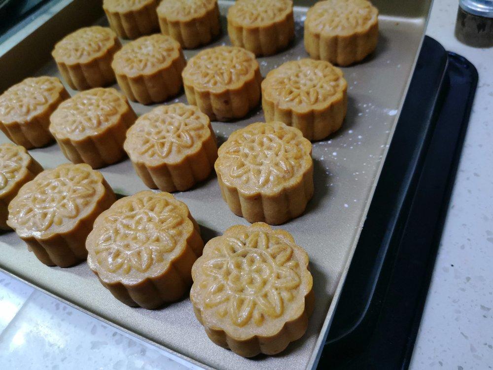 广式月饼—蛋黄芝麻月饼