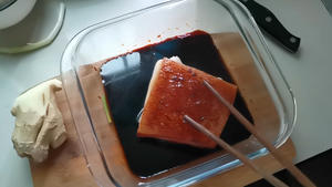 教你在家也可以做的梅菜扣肉，软糯香甜，不油不腻.的做法 步骤5