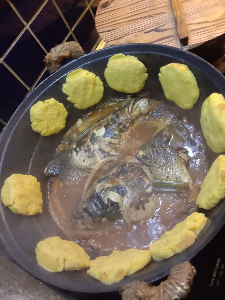 贴饼子焖鱼