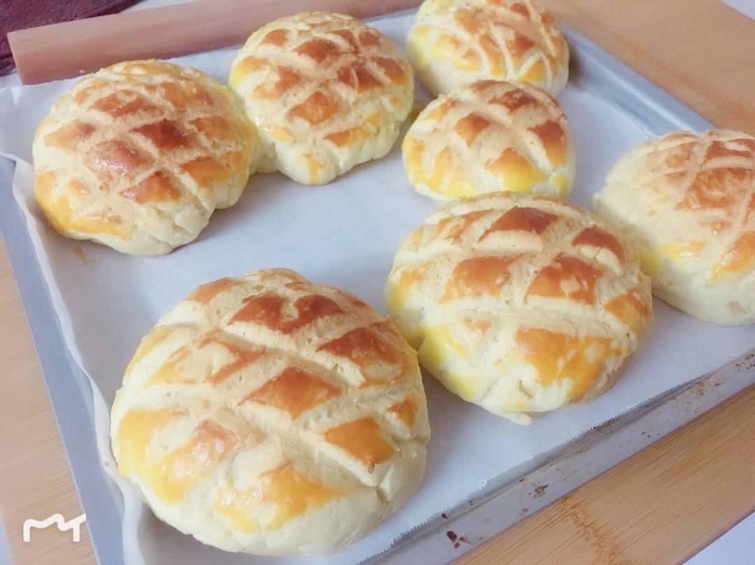 好吃到炸裂的港式菠萝包（附带制作酥皮的小视频）