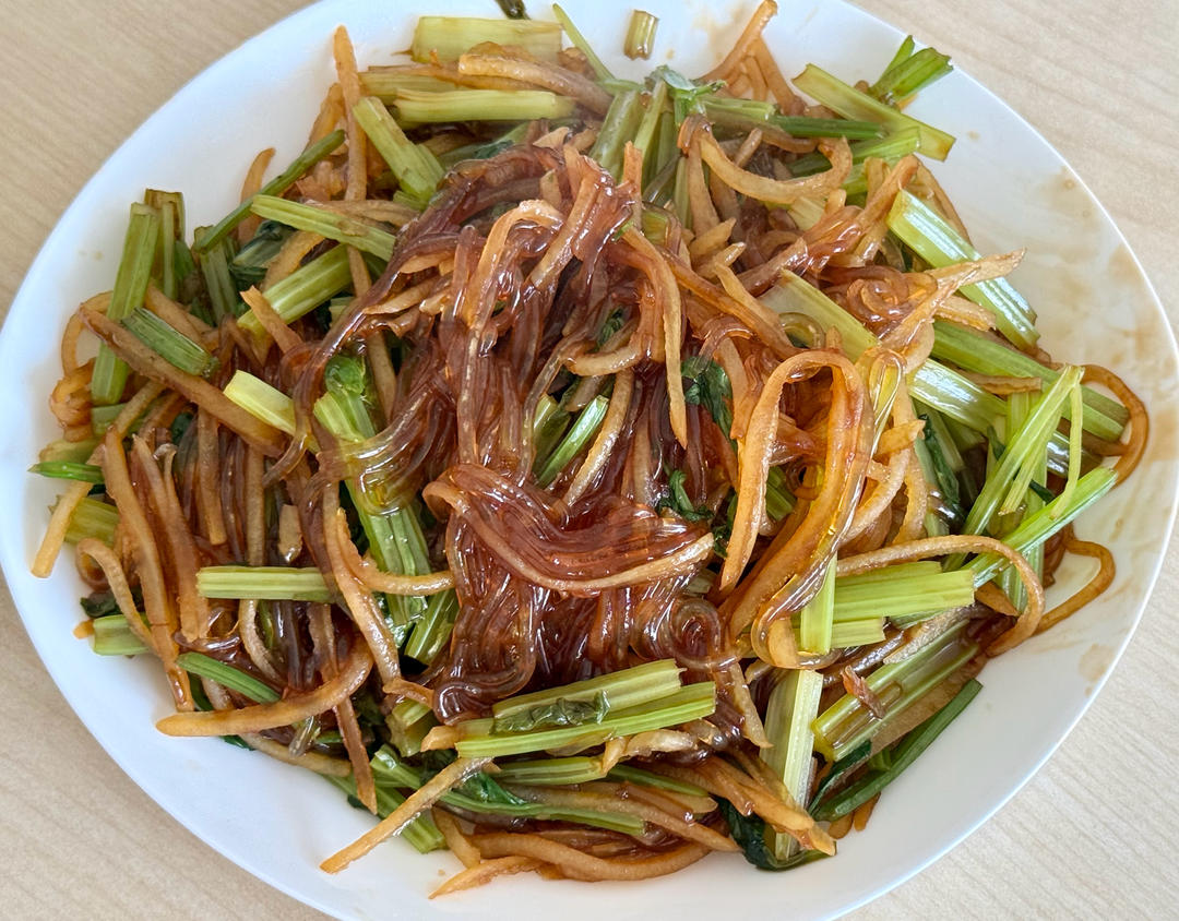 办公室芹菜土豆丝炒粉条