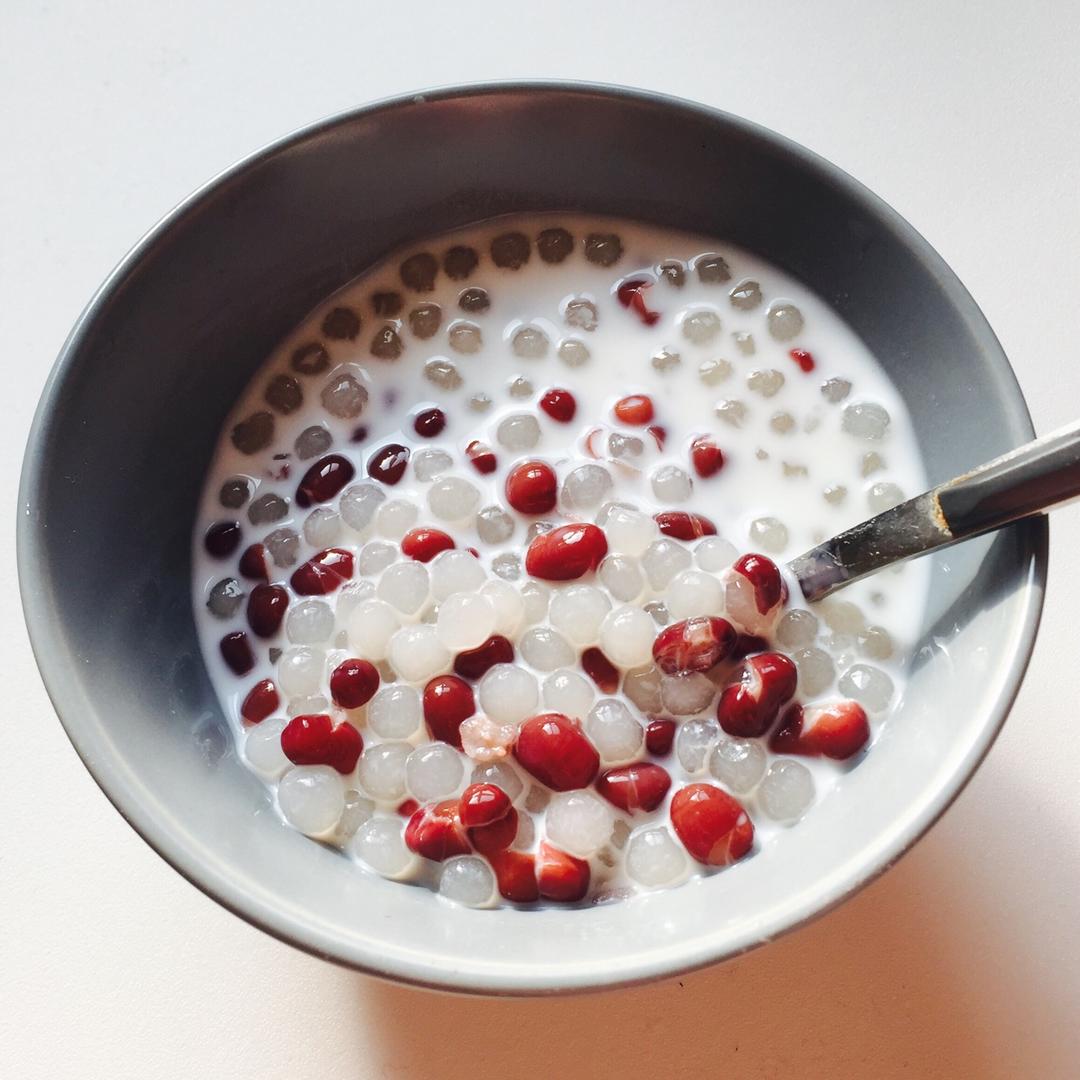 椰椰椰子小姐做的红豆牛奶西米露
