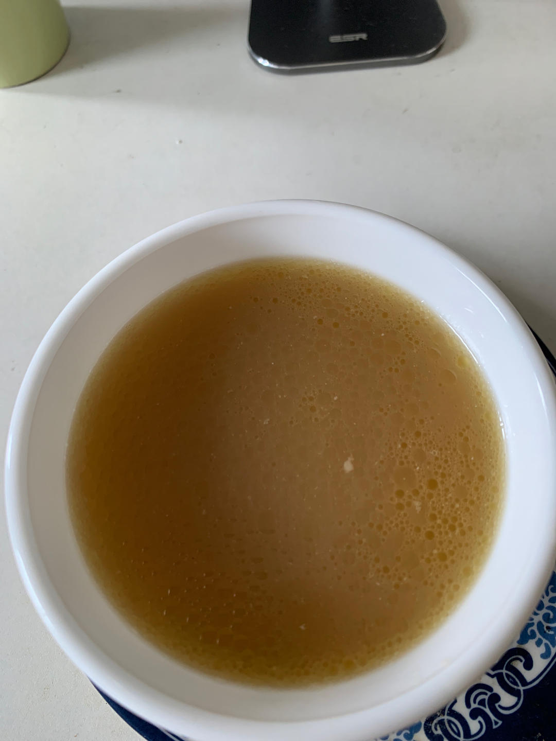 适合虚不受补的女性清甜不腥的鱼胶鸡汤