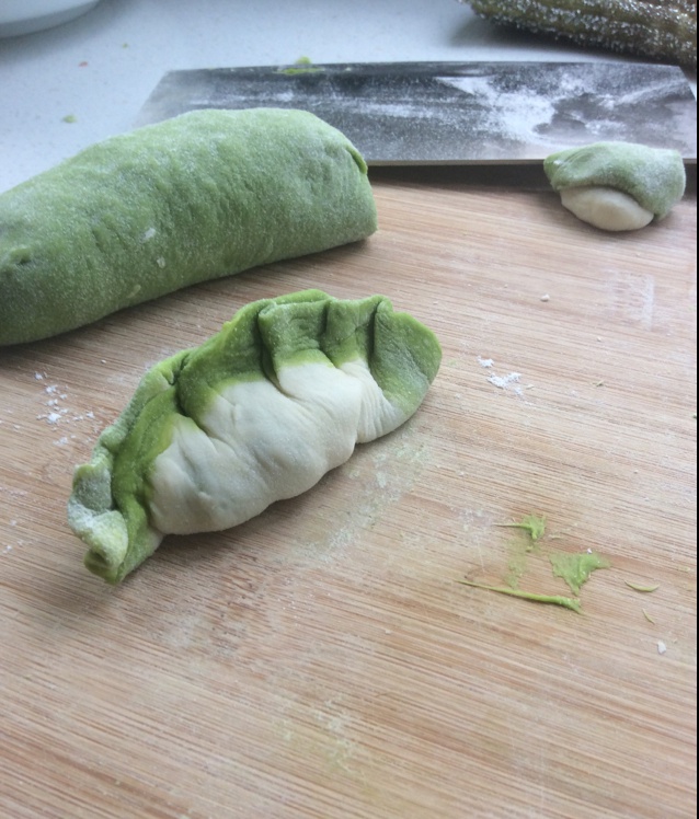 翡翠白玉白菜饺子详细版（附翡翠白玉白菜饺子包法，翡翠白玉饺子皮两种制法，面包机和面，翡翠白玉烧卖，各种馅料搭配）