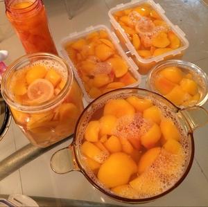 糖水黄桃的做法 步骤4