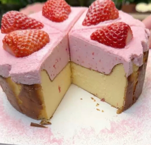 六寸巴斯克草莓慕斯蛋糕的做法