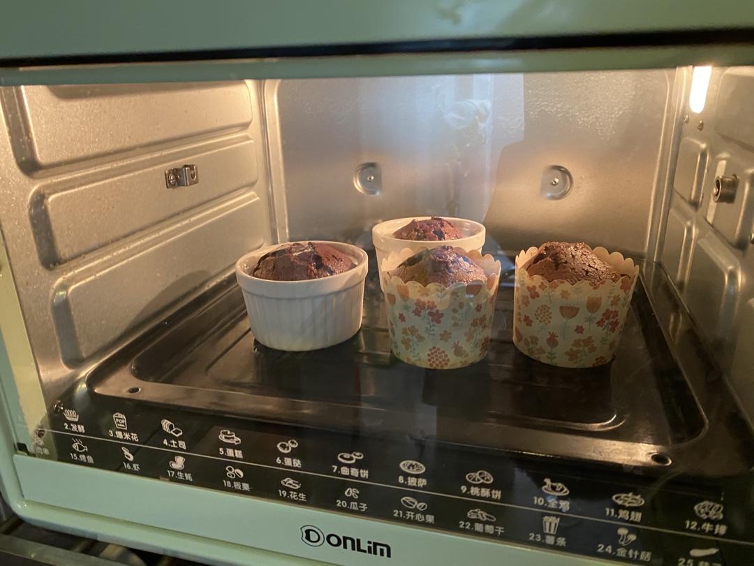 给妹子群的巧克力熔岩蛋糕