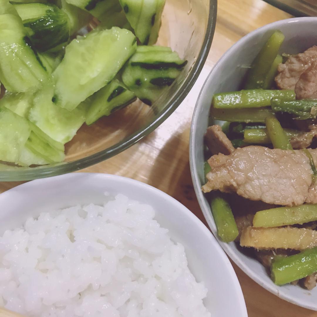芦笋炒肉的做法