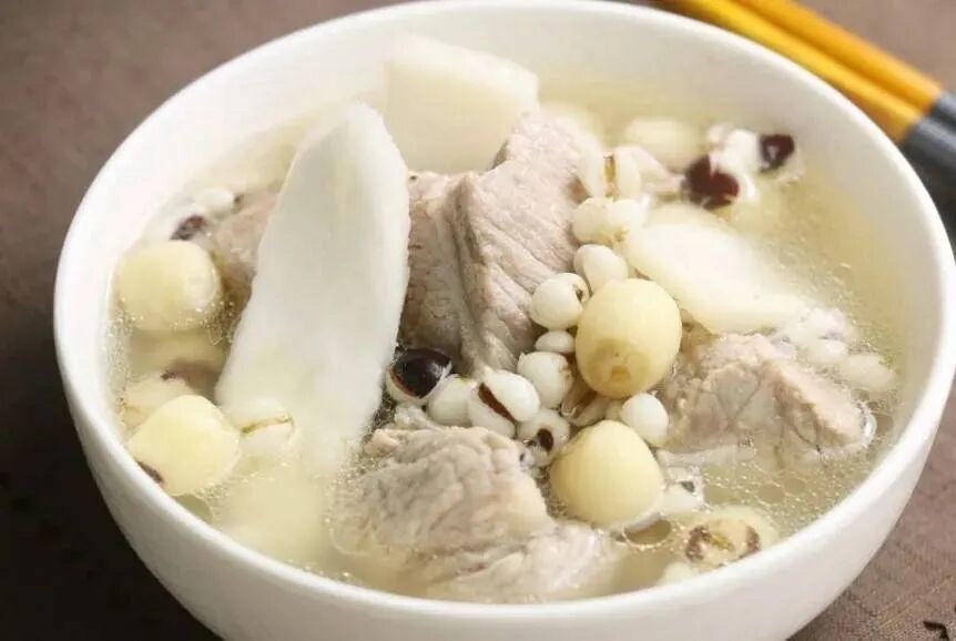 中医院祛湿方：山药芡实扁豆排骨汤