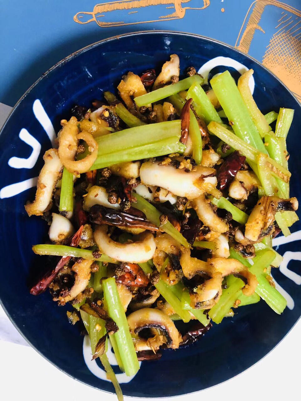 酥脆的干煸鱿鱼须🦑