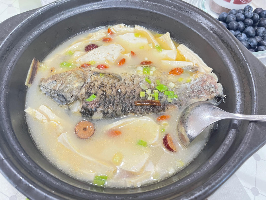 鲫鱼豆腐汤