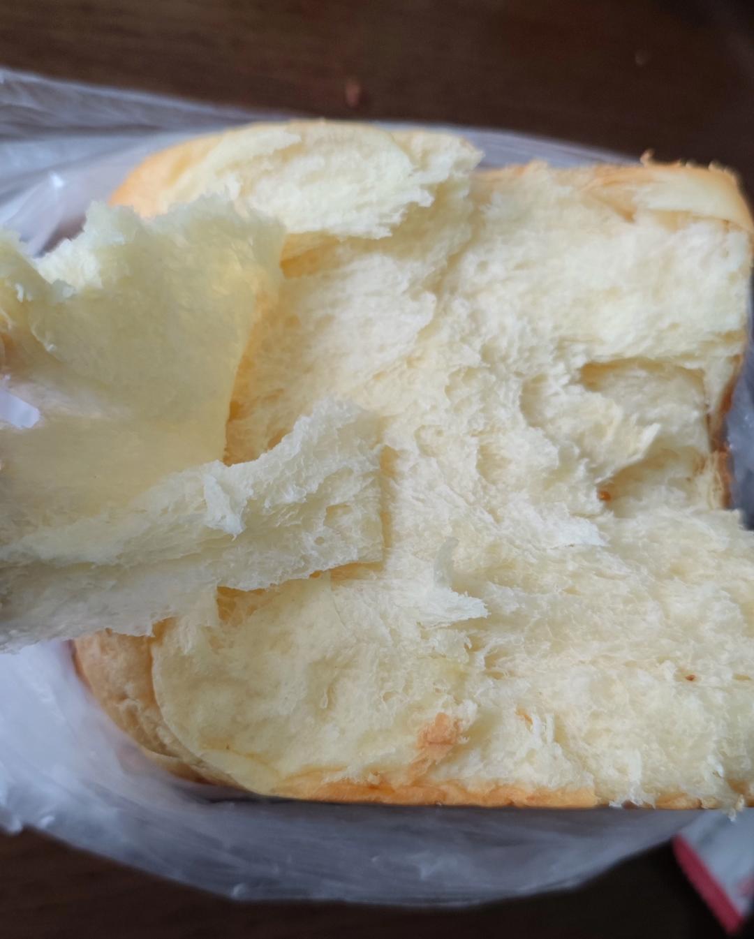 吐司方包，女儿说和来自台湾的爸爸糖一样好看好吃。零失败（是指我个人制作没有失败过）。